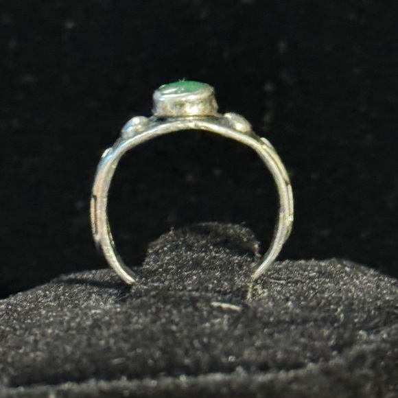 Vintage Native American Turquoise Sterling Silver Ring - Picture 5 of 7